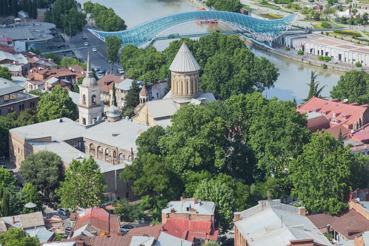 ისტორიული ეკლესია და თბილისის ქალაქური გარემო